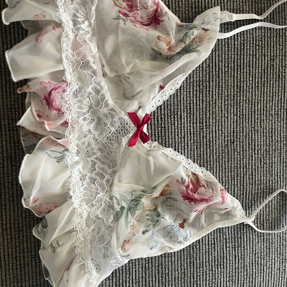 Cream Lace Trim Pajama Set with Vintage-Inspired Design. Brand new in package - Picture 10 of 11